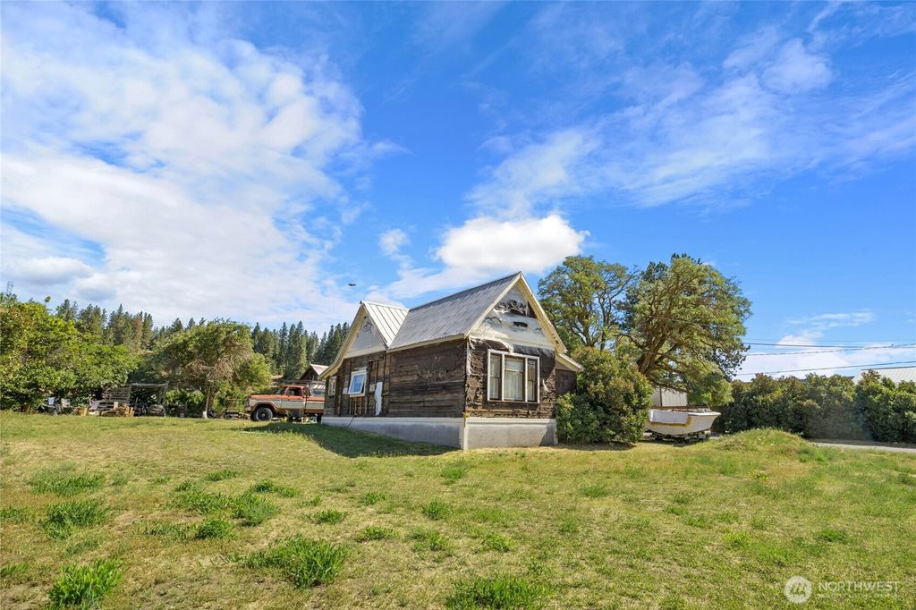 Photo of 1105 E Third Street, Cle Elum, WA 98922 (MLS # 2481174)