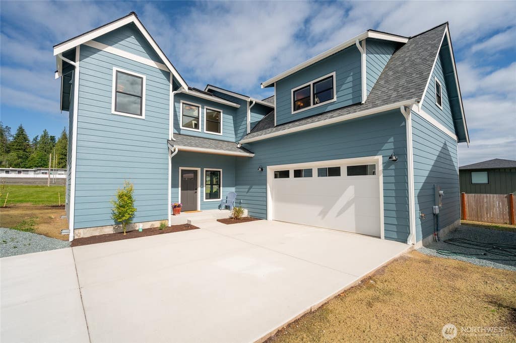 Photo of 2914 K Avenue, Anacortes, WA 98221 (MLS # 2538843)