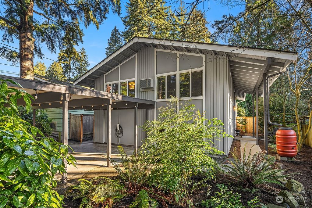 Photo of 11730 36th Avenue NE, Seattle, WA 98125 (MLS # 2326271)