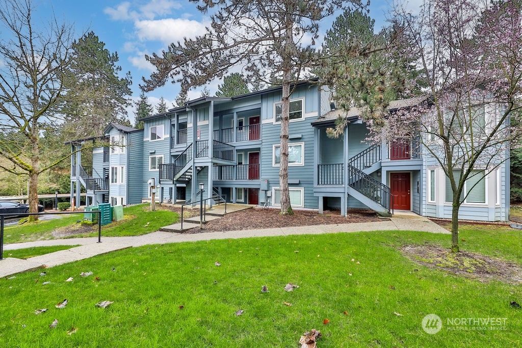 Photo of 11103 NE 124th Lane #C210, Kirkland, WA 98034 (MLS # 2205481)