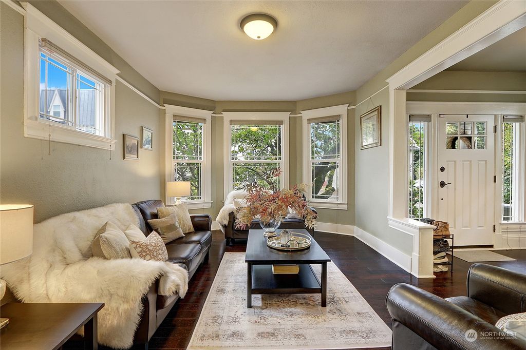 Photo of 1014 E Spruce Street, Seattle, WA 98122 (MLS # 2036396)