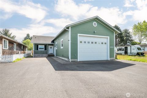 Photo of 1608 N Washington Avenue, Long Beach, WA 98631 (MLS # 2519701)