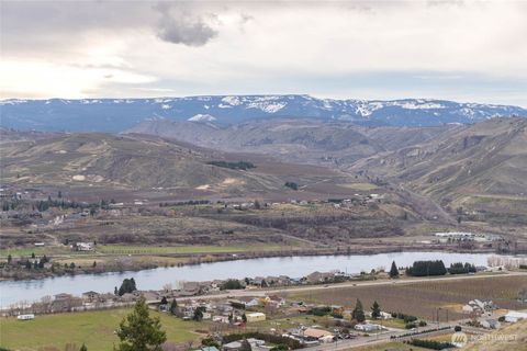 Photo of 3203 10th Street SE, East Wenatchee, WA 98802 (MLS # 2485205)