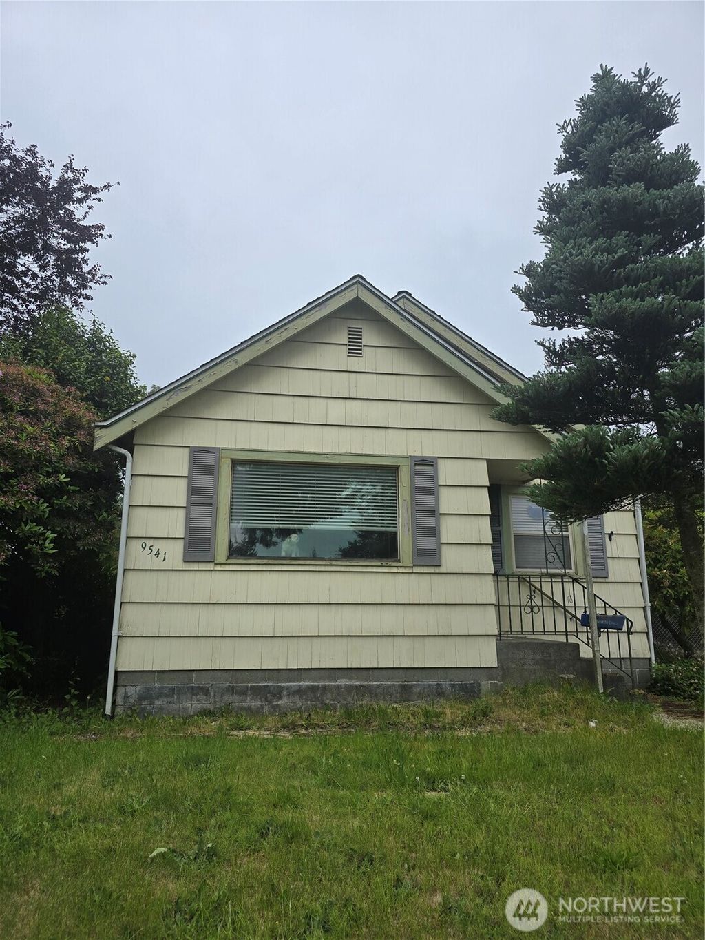 Photo of 9541 Dayton Avenue N, Seattle, WA 98103 (MLS # 2402833)