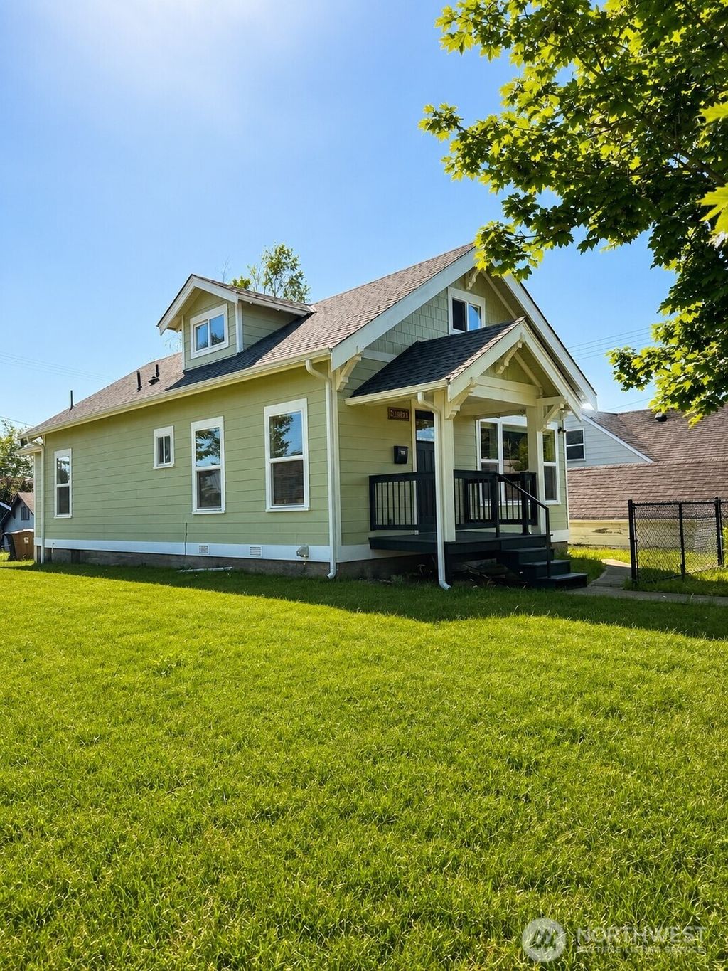 Photo of 1117 S Grant Avenue, Tacoma, WA 98405 (MLS # 2519946)