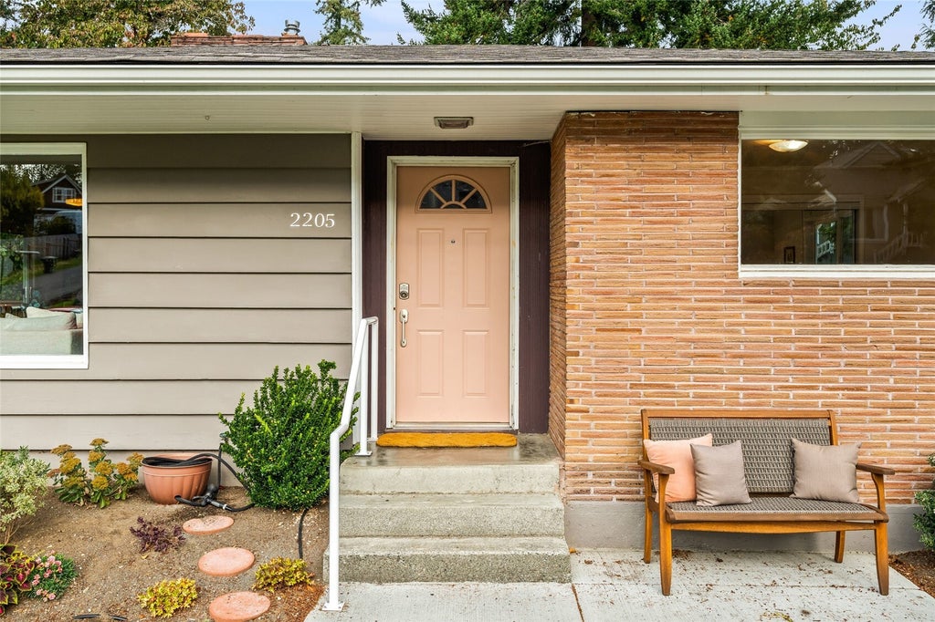 Photo of 2205 Old Lakeway Drive, Bellingham, WA 98229 (MLS # 2593927)