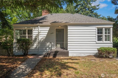 Photo of 9336 35th Avenue NE, Seattle, WA 98115 (MLS # 2538413)