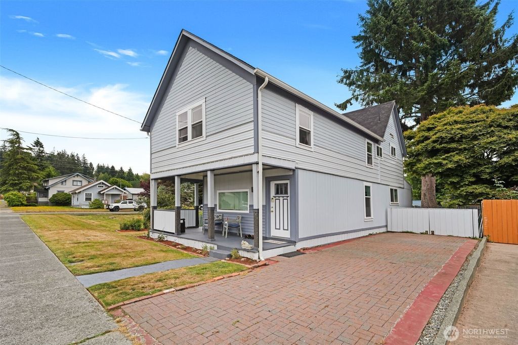 Photo of 1224 4th St St, Cosmopolis, WA 98537 (MLS # 2460069)