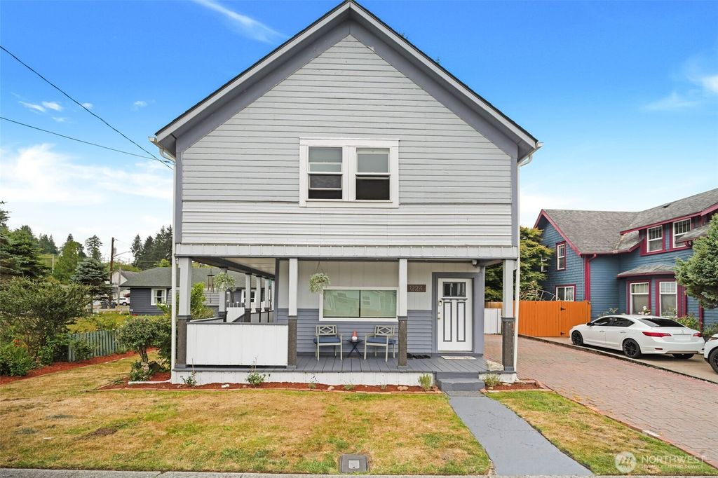 Photo of 1224 4th St St, Cosmopolis, WA 98537 (MLS # 2460069)