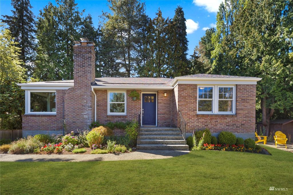 Photo of 10505 Victory Lane NE, Seattle, WA 98125 (MLS # 1992614)