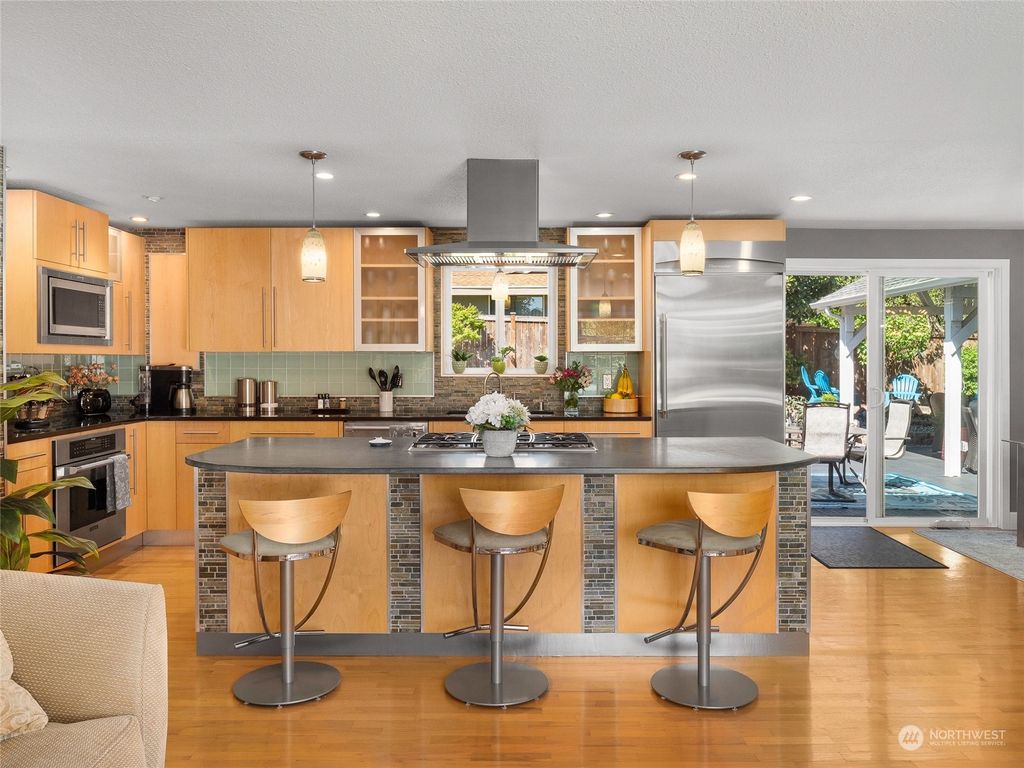 Photo of 18611 120th Avenue SE, Renton, WA 98058 (MLS # 2142949)