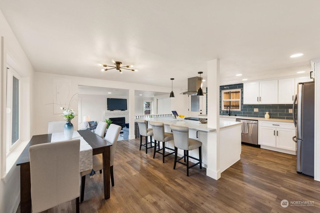 Photo of 14048 35th Avenue NE, Seattle, WA 98125 (MLS # 2038994)