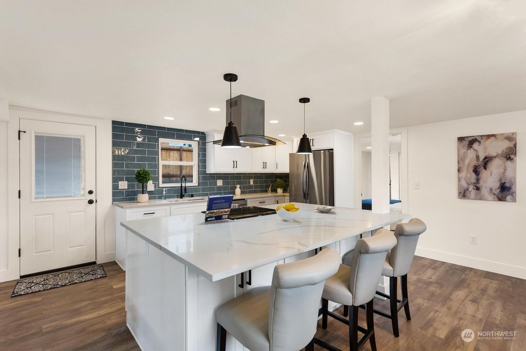 Photo of 14048 35th Avenue NE, Seattle, WA 98125 (MLS # 2038994)