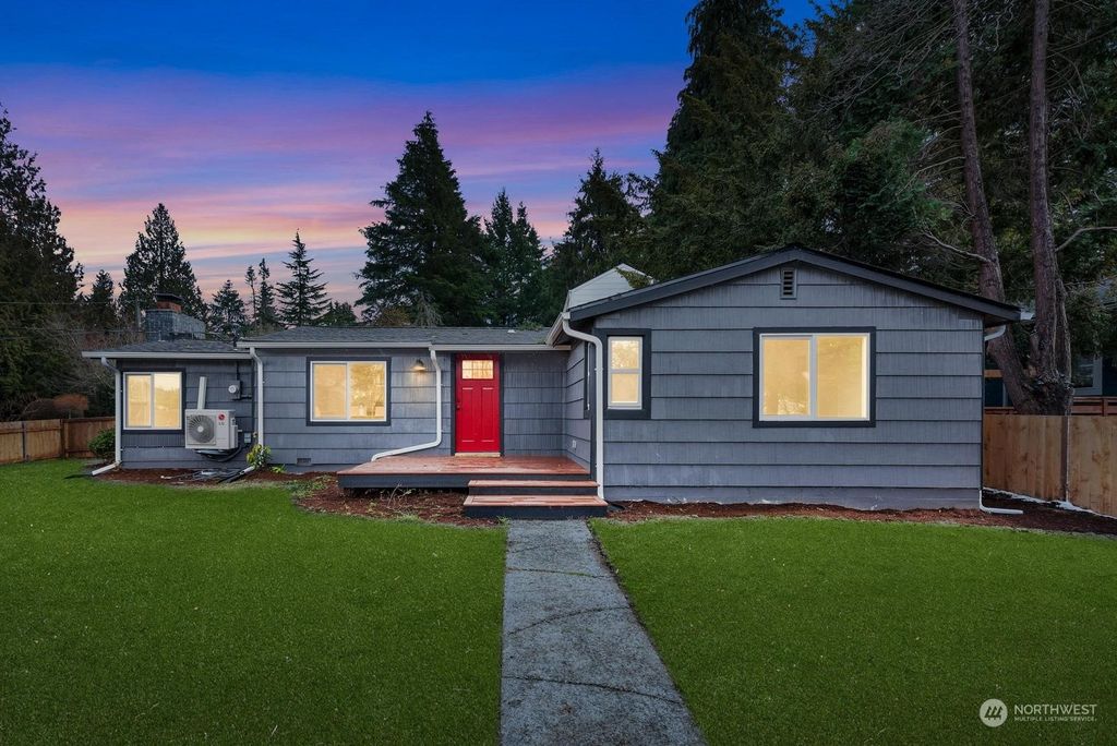 Photo of 14048 35th Avenue NE, Seattle, WA 98125 (MLS # 2038994)