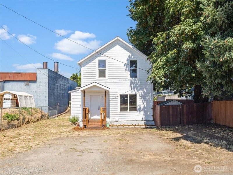 1108 W 14th Street W