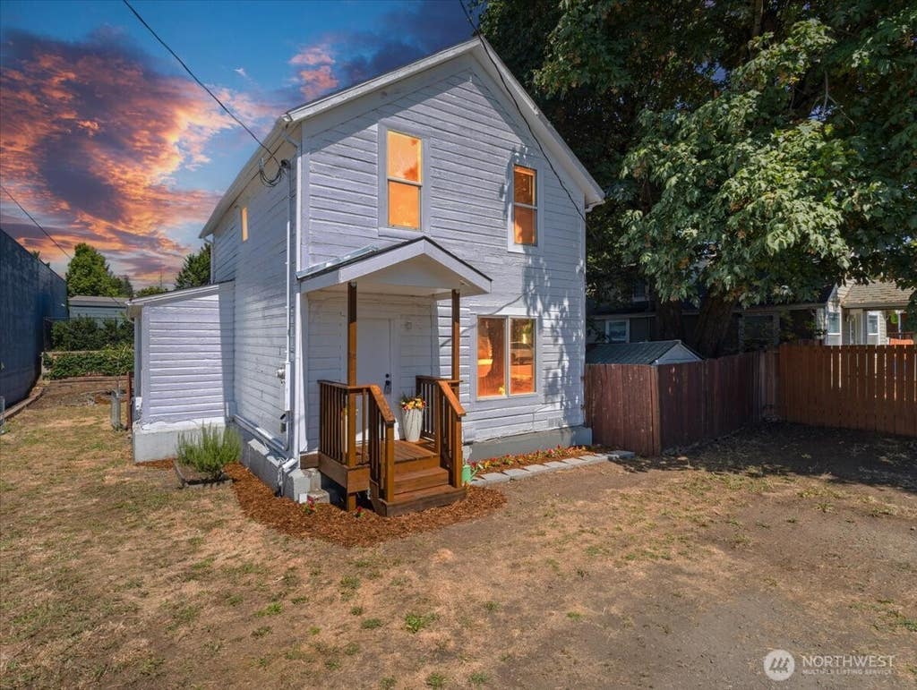 Photo of 1108 W 14th Street W, Vancouver, WA 98660 (MLS # 2570855)
