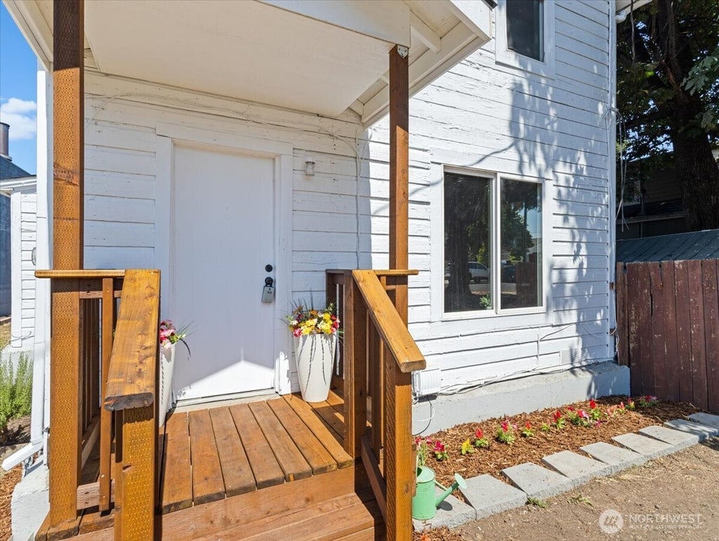 Photo of 1108 W 14th Street W, Vancouver, WA 98660 (MLS # 2570855)