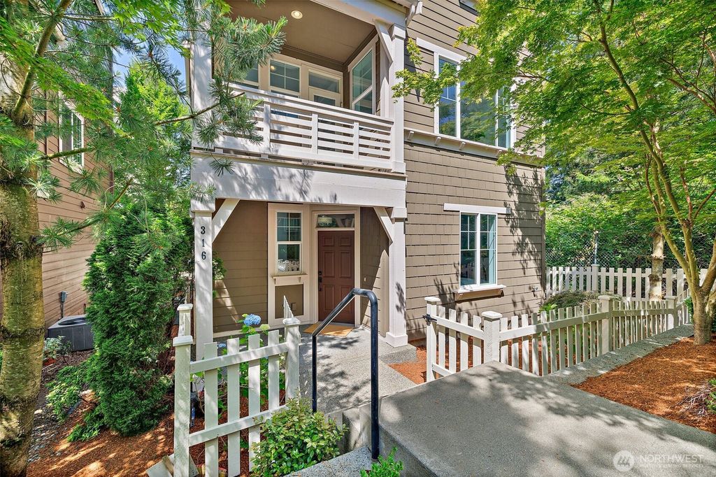 Photo of 316 NE Eagle Way, Issaquah, WA 98029 (MLS # 2414827)