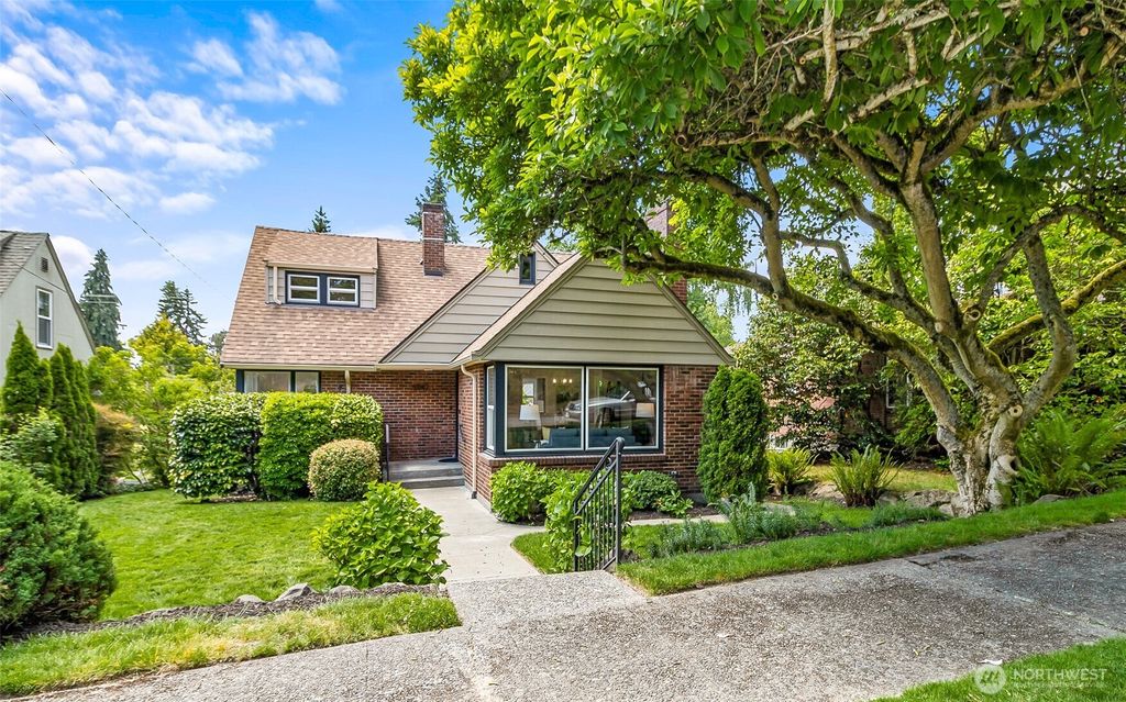Photo of 6547 46th Avenue NE, Seattle, WA 98115 (MLS # 2388365)