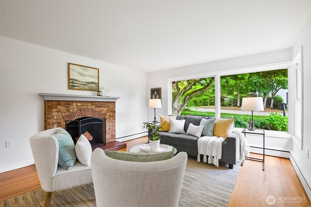 Photo of 6547 46th Avenue NE, Seattle, WA 98115 (MLS # 2388365)