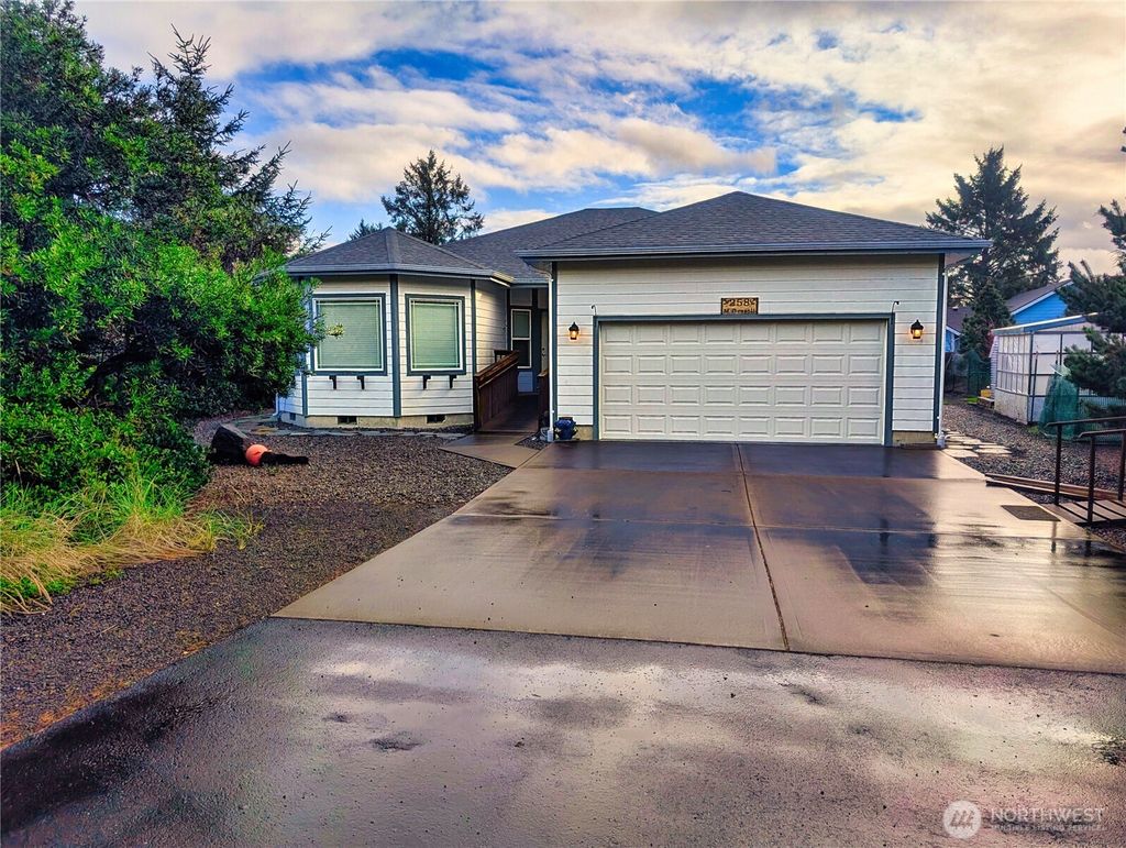 Photo of 258 N Razor Clam Drive SW, Ocean Shores, WA 98569 (MLS # 2503149)