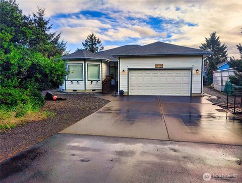Photo of 258 N Razor Clam Drive SW, Ocean Shores, WA 98569 (MLS # 2503149)