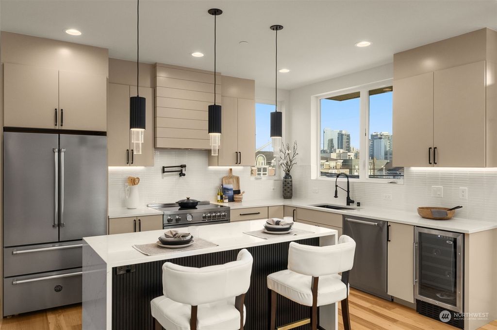 Photo of 410 Aloha Street, Seattle, WA 98109 (MLS # 2324584)