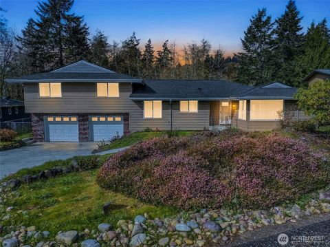 Photo of 15106 Starr Place SE, Olalla, WA 98359 (MLS # 2497536)