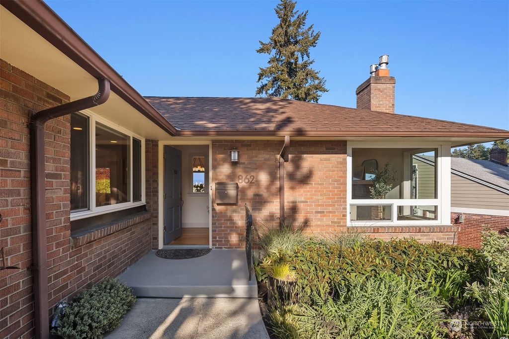 Photo of 862 W Etruria Street, Seattle, WA 98119 (MLS # 2235160)