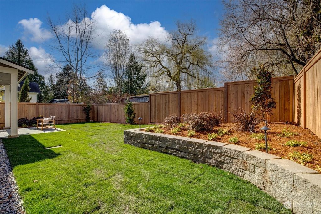 Photo of 1011 6th Street, Kirkland, WA 98033 (MLS # 2227670)