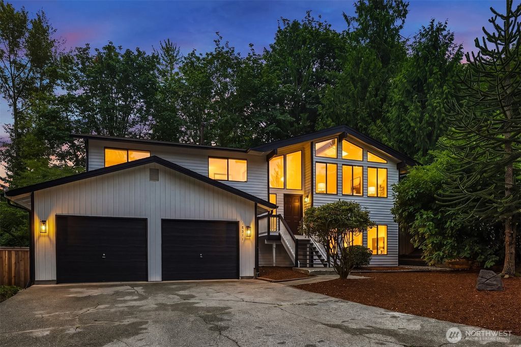 Photo of 18311 NE 105th Court, Redmond, WA 98052 (MLS # 2546456)