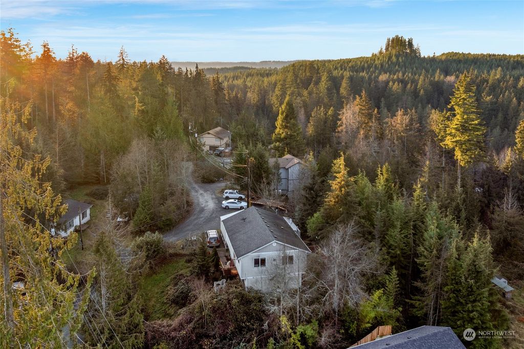Photo of 19811 Whitehorse Place, Granite Falls, WA 98252 (MLS # 2316069)