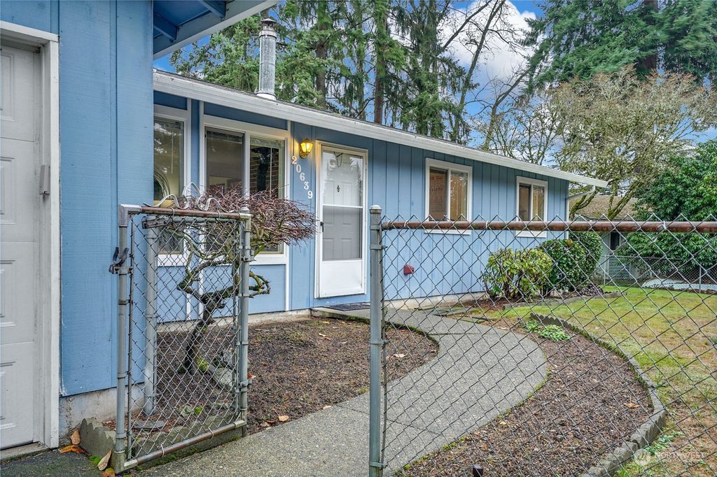 Photo of 20639 NE 76th Place, Redmond, WA 98053 (MLS # 2181345)