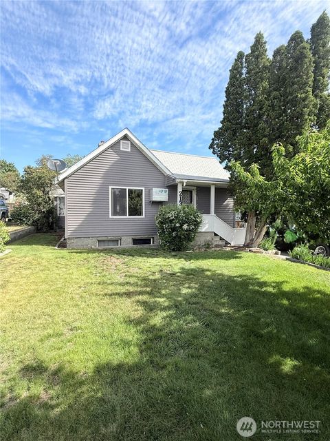 Photo of 213 Bartlett Avenue E, Omak, WA 98841 (MLS # 2523137)