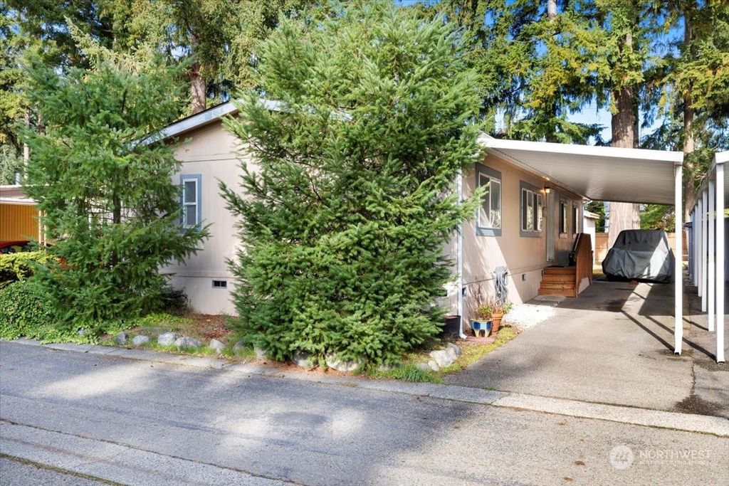 Photo of 18425 NE 95th Street #4, Redmond, WA 98052 (MLS # 2176197)