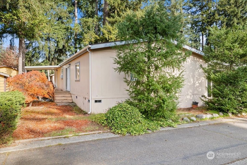 Photo of 18425 NE 95th Street #4, Redmond, WA 98052 (MLS # 2176197)
