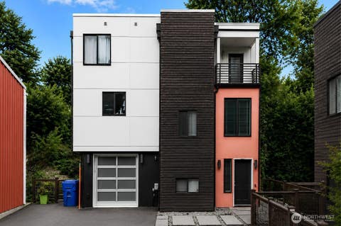 Photo of 2122 NE 89th St ST, Seattle, WA 98115 (MLS # 2544107)