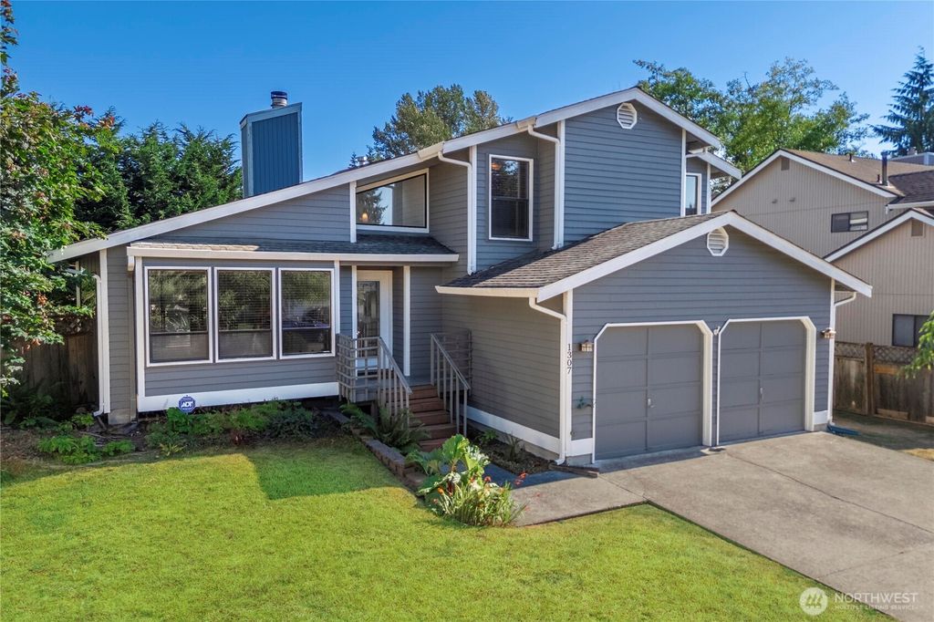 Photo of 1307 SW 323rd Street, Federal Way, WA 98023 (MLS # 2393255)