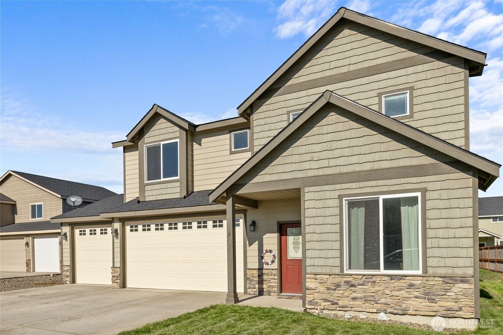 Photo of 2210 N Creeksedge Way, Ellensburg, WA 98926 (MLS # 2470240)