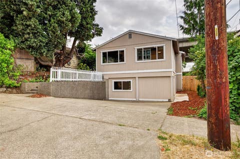 Photo of 4042 5th Avenue NE, Seattle, WA 98105 (MLS # 2566297)