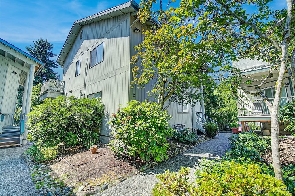 Photo of 18007 108th Avenue NE #C4, Bothell, WA 98011 (MLS # 2393415)