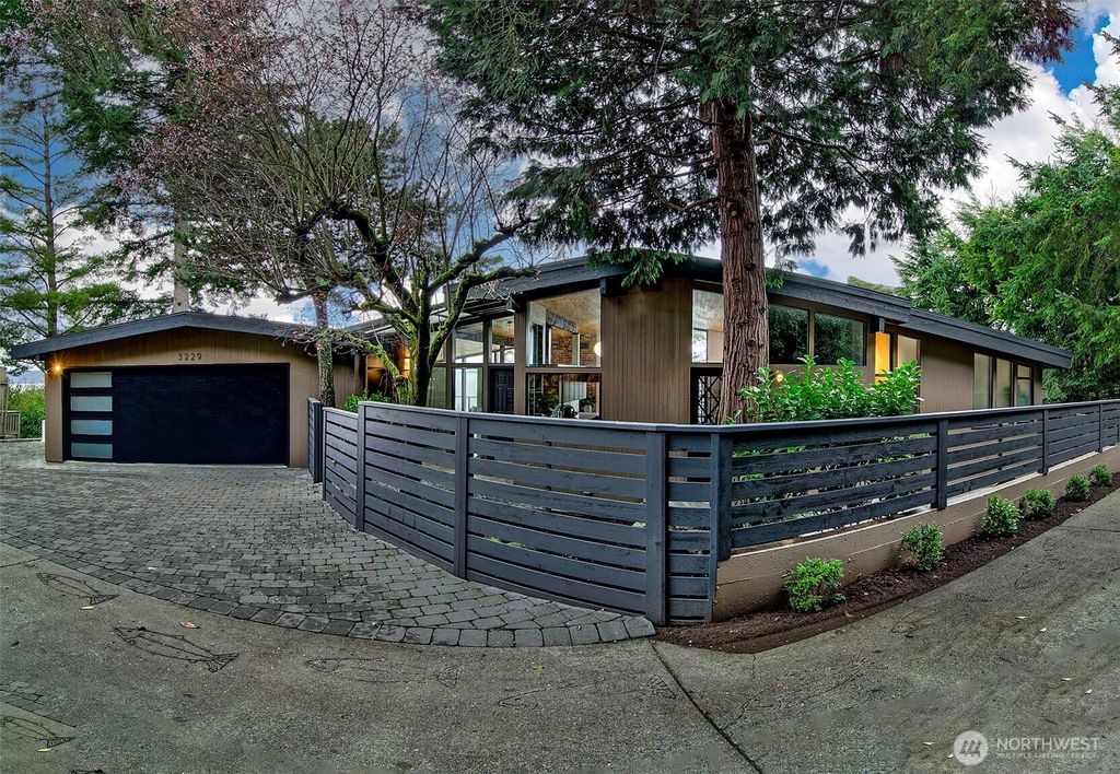 Photo of 3229 SW 166th Street, Burien, WA 98166 (MLS # 2487544)