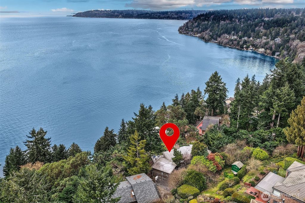 Photo of 3229 SW 166th Street, Burien, WA 98166 (MLS # 2487544)