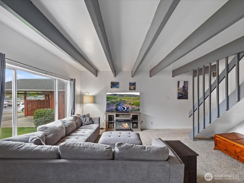 8919 11th Street NE