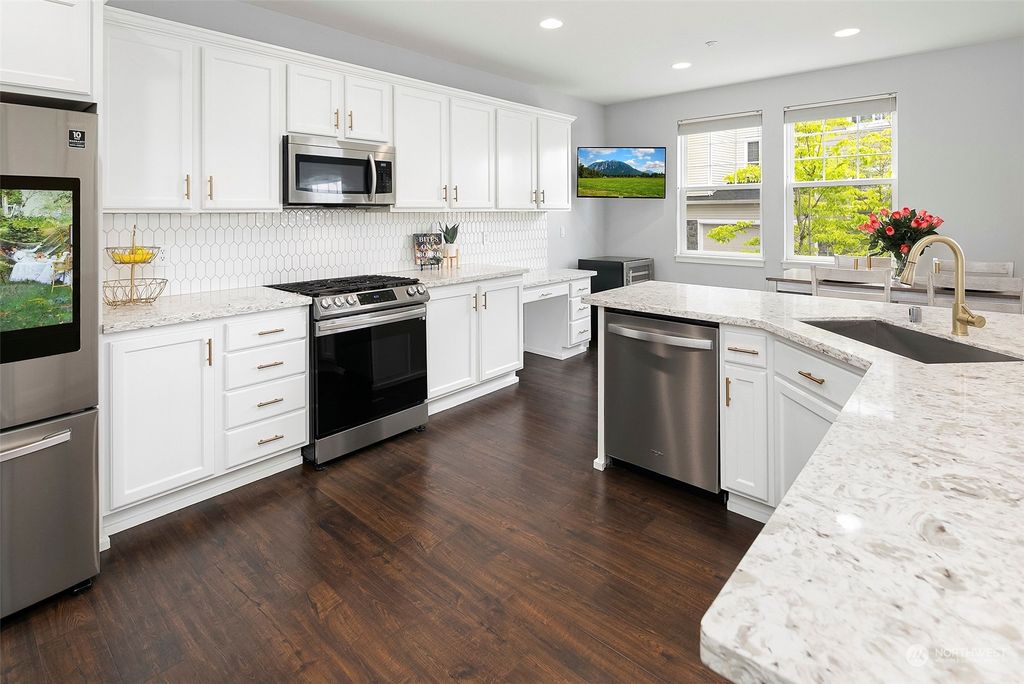Photo of 1601 NE Katsura Street #602, Issaquah, WA 98029 (MLS # 2235566)