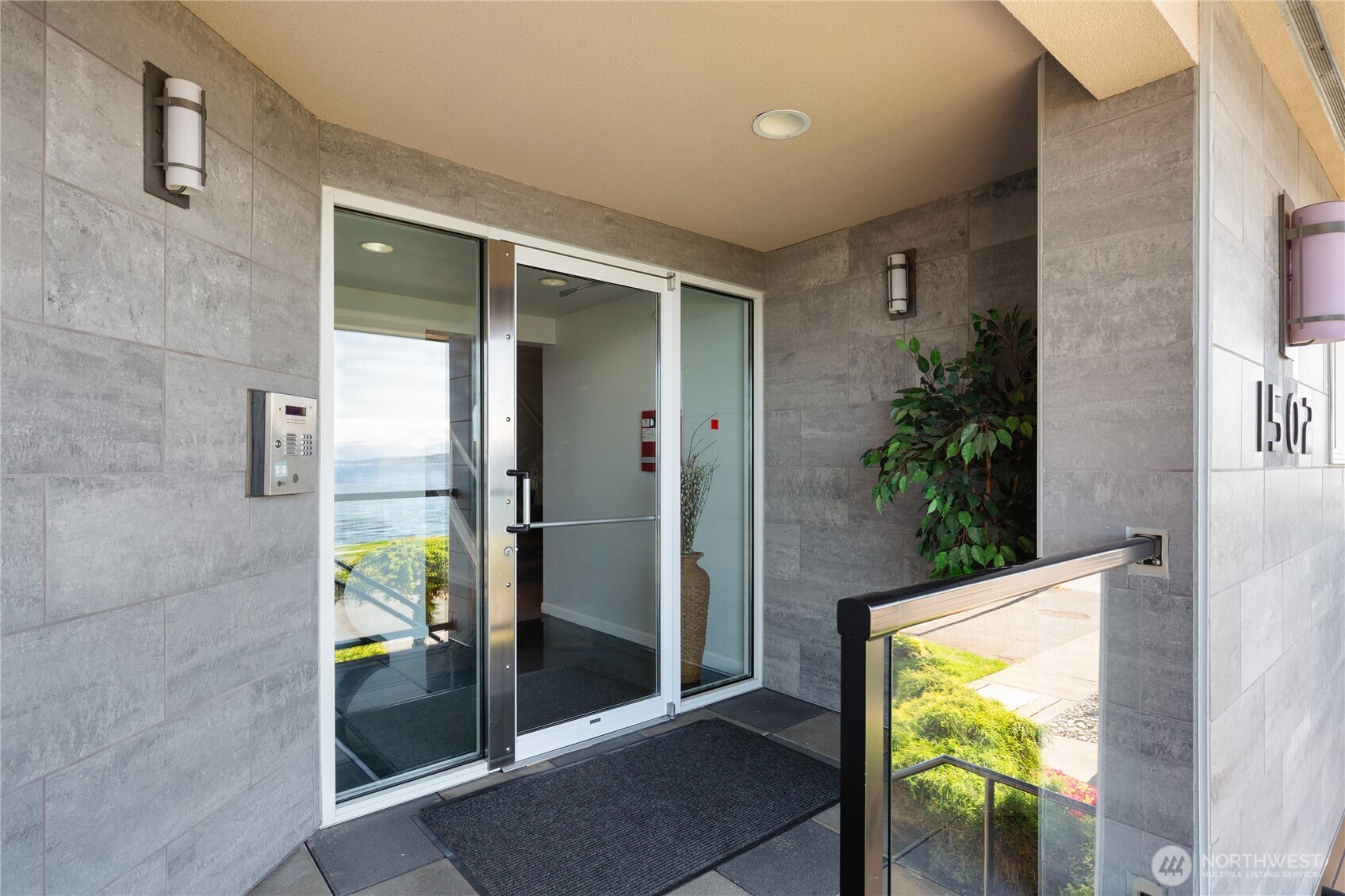 1502 Alki Avenue SW 201