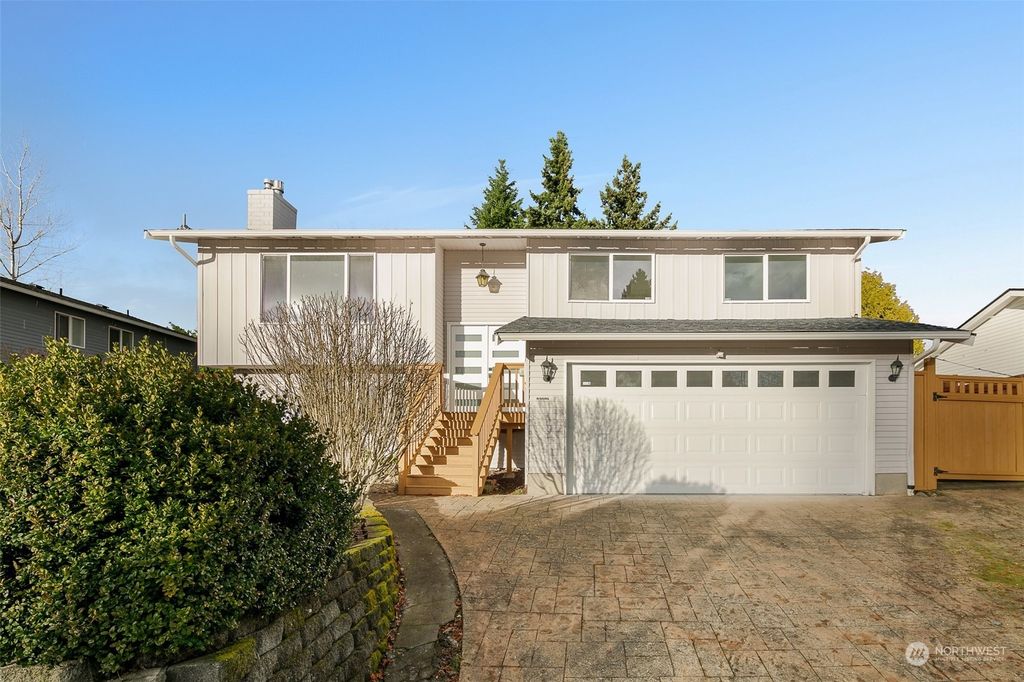 Photo of 1622 Lake Youngs Way SE, Renton, WA 98058 (MLS # 2190892)