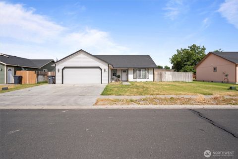 Photo of 620 N Larkspur Ln, Othello, WA 99344 (MLS # 2396467)