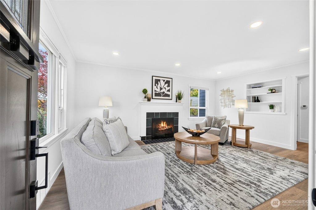 Photo of 1606 42nd Avenue SW, Seattle, WA 98116 (MLS # 2592135)
