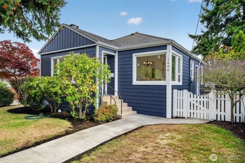 Photo of 1606 42nd Avenue SW, Seattle, WA 98116 (MLS # 2592135)